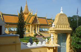Dolphins and Temple - Phnom Penh to Siem Riep